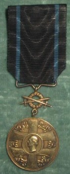 Slovakian Cross medal with swords, obverse