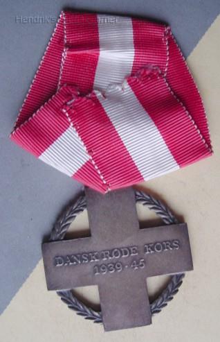 Red Cross medal, reverse