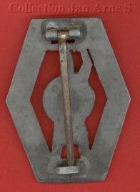 Postwar (1947) badge, reverse
